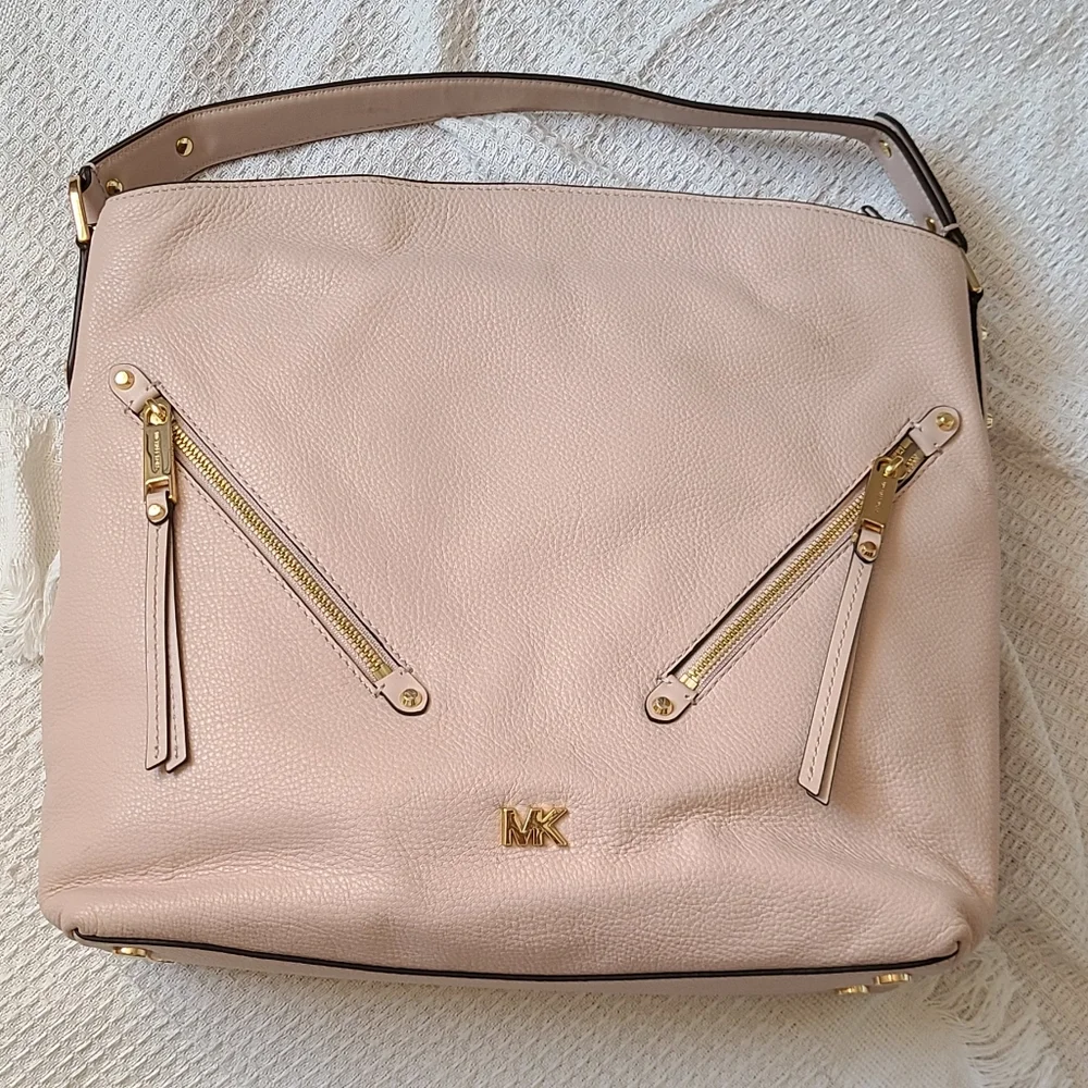 Michael Kors Evie large pebbled leather hobo shoulder bag in a soft pink - Picture 5 of 12
